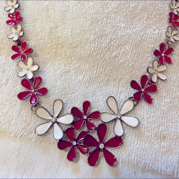 Gorgeous Red and White Floral Necklace - Picture 2 of 5